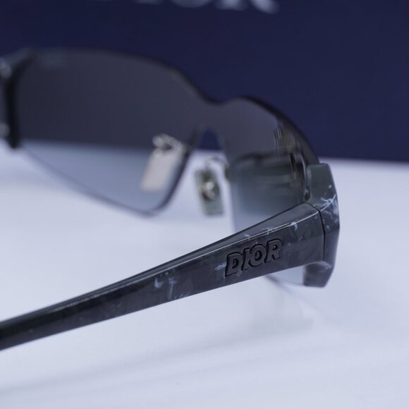 Dior DIORBAY M1U 10A1 Geometric Sunglasses - Black/Grey Gradient - Picture 10 of 11